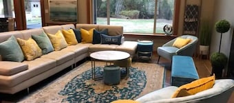 4 Bedroom Seabrook Farmhouse with Hot Tub & Swimming Pool on 8 Acre Berry Farm