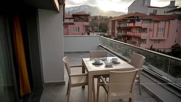 Deluxe Apartment | Terrace/patio