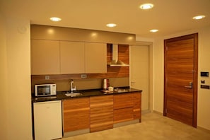 Deluxe-Apartment | Eigene Küche | Mini-Kühlschrank, Mikrowelle, Herdplatte, Wasserkocher