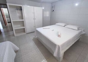 4 bedrooms, free WiFi, bed sheets - House by the sea, with swimming pool (Pitimbu)