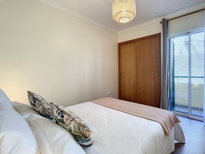 1 dormitorio, tabla de planchar con plancha, cuna de viaje y wifi gratis