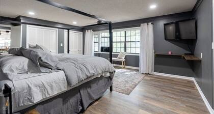 The Waters Edge on Greers Ferry lake. Take a walk to personal pebble beach