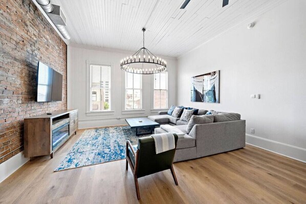 Smart TV, fireplace, video games, books