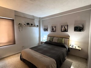 3 slaapkamers, een strijkplank/strijkijzer, wifi, beddengoed