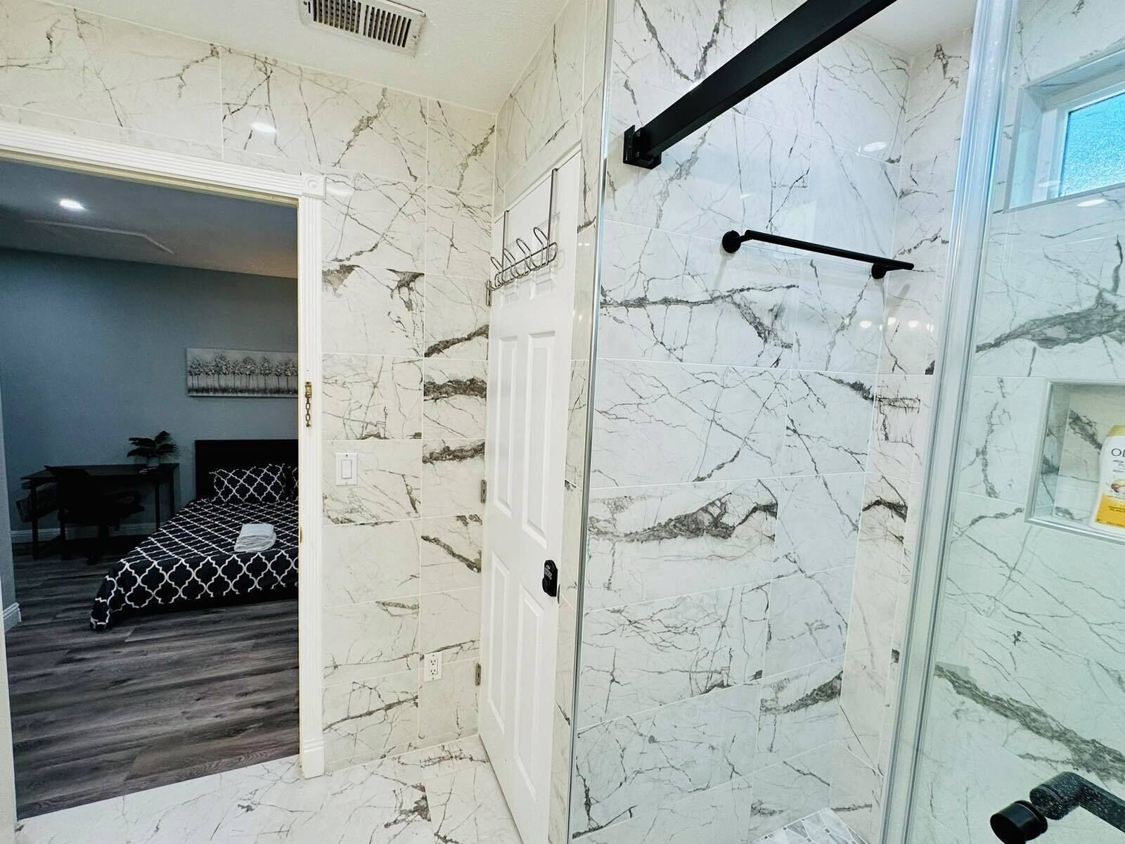 2 室のベッドルーム、アイロン / アイロン台、WiFi、ベッドシーツ