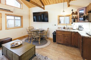 Dining - Among the Trees - The Clubhouse (Logan)