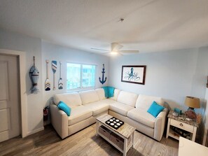 Smart TV - ISLE BE BACK- Brand new 1br, 2 ba condo. Catch sunset at the Olympic sized pool! (Marathon)