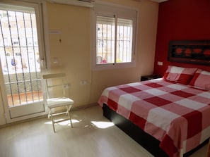 3 habitaciones, tabla de planchar con plancha y wifi gratis 