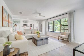 智能電視、足球機、乒乓球設施、音響