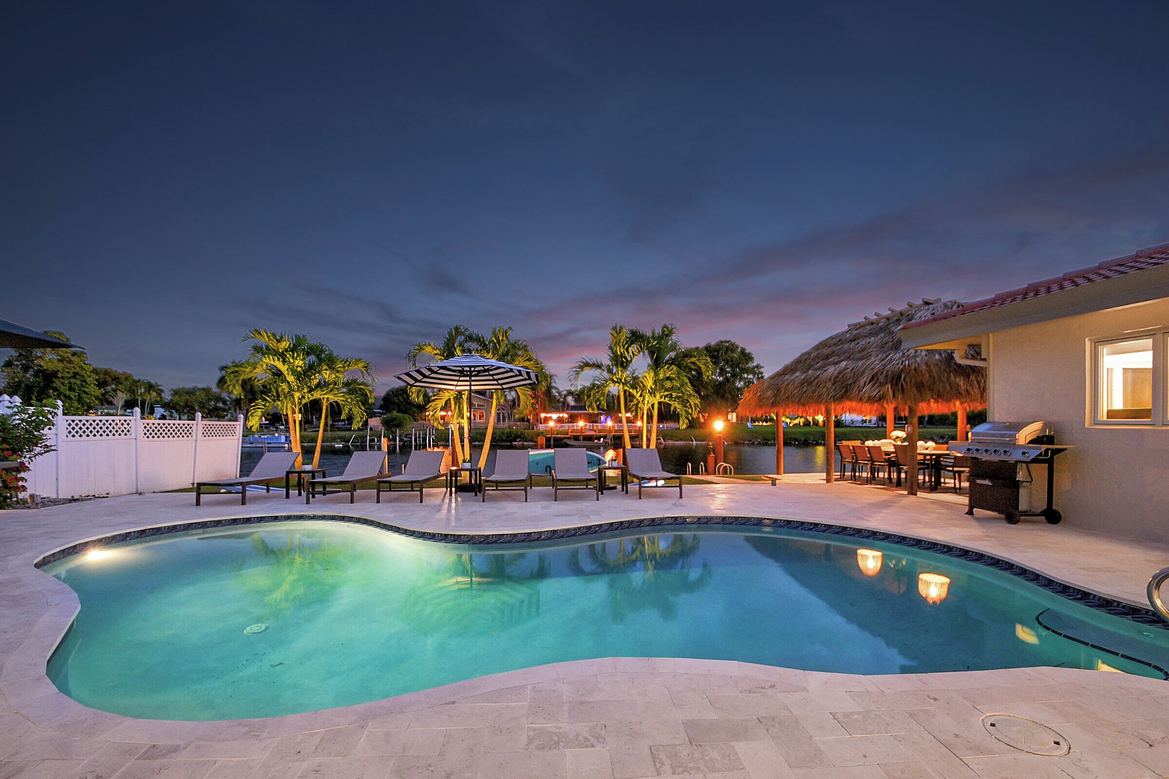 TP Delray Beach Luxury: Exquisite Pool, Tiki Hut, & Waterfront with Dock