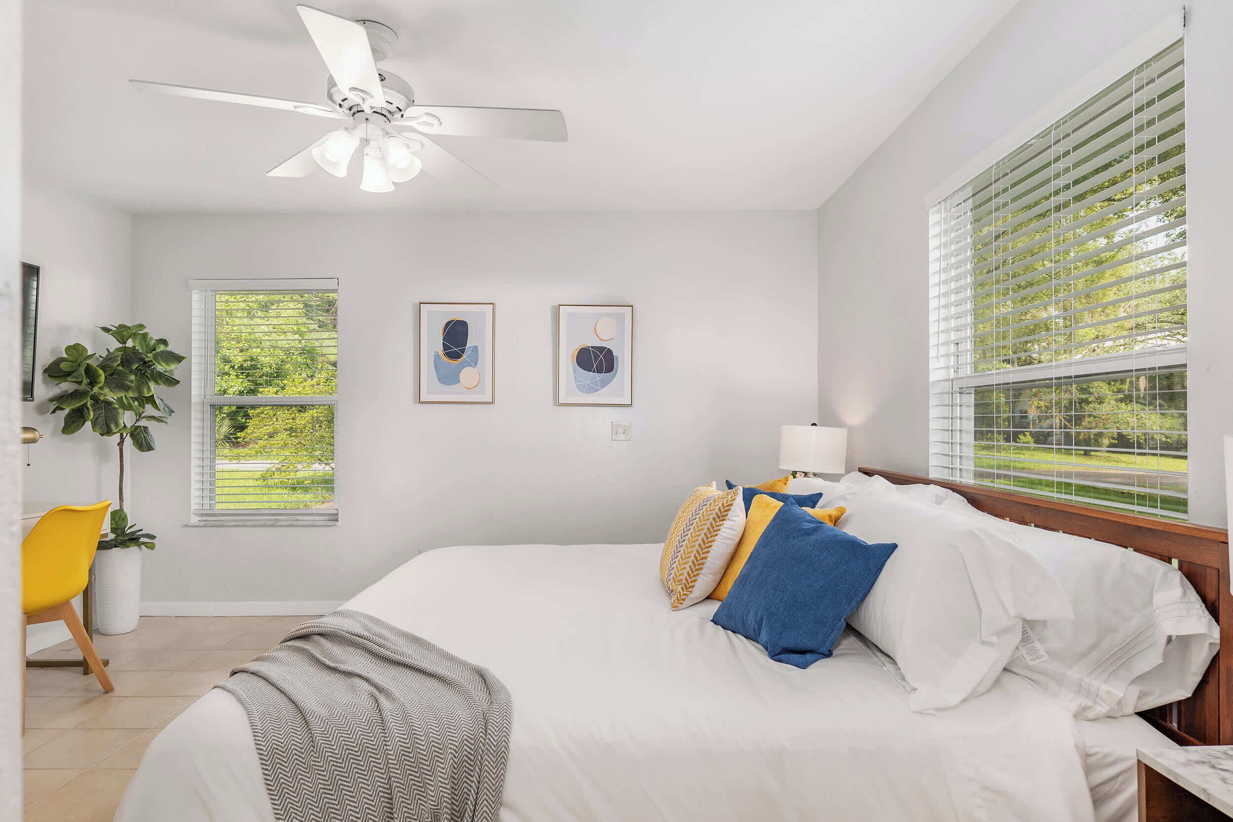 1 makuuhuone, työpöytä, silitysrauta/-lauta, Wi-Fi