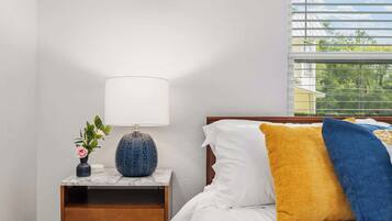 1 habitación, escritorio, tabla de planchar con plancha y wifi