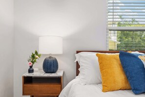 1 habitación, escritorio, tabla de planchar con plancha y wifi 