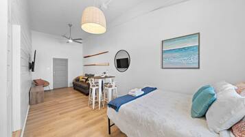 1 soveværelse, skrivebord, strygejern/strygebræt, weekendseng