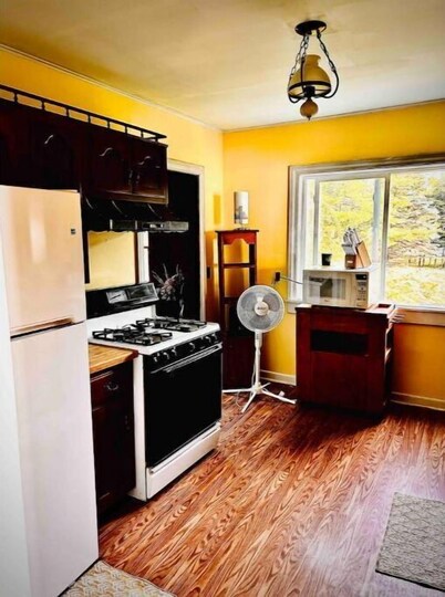 Grand B&B & Hunter’s Lodge. Spacious & Pet-friendly.