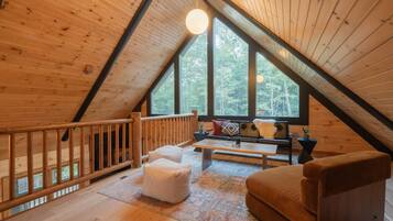 Smart TV, fireplace, books, stereo