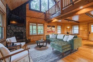 Smart TV, fireplace, books, stereo