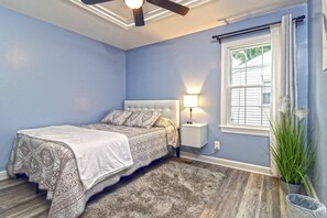 3 bedrooms, desk, iron/ironing board, travel crib