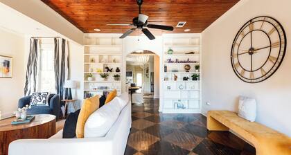 The Bungaleaux - Charmer Very Close to LSU, ON St. Paddy's Day Parade Route!