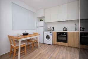 Fridge, oven, electric kettle, toaster - Zen Studio (Limassol)