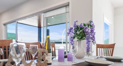 Above It All - 3 Bedroom, 2 Bath Upper Suite