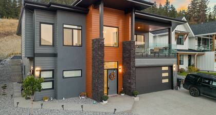 Above It All - 3 Bedroom, 2 Bath Upper Suite