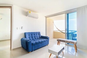 Apartamento, 2 quartos | Área de estar | TV LCD 40 polegadas com canais a cabo