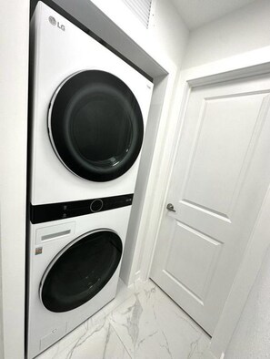Interior - Beautiful Home 3-bedroom  2-bathroom 5 minutes from Miami international Airport  (Miami)