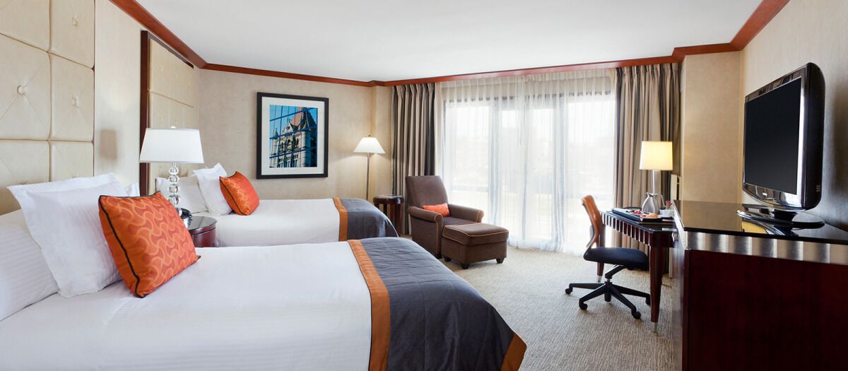 Explore Boston! Short Drive to Prudential Tower! Fireplace in Lobby, Parking!