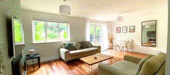 4 Bed Spacious House, Perfect for Families, Couples & Contractors