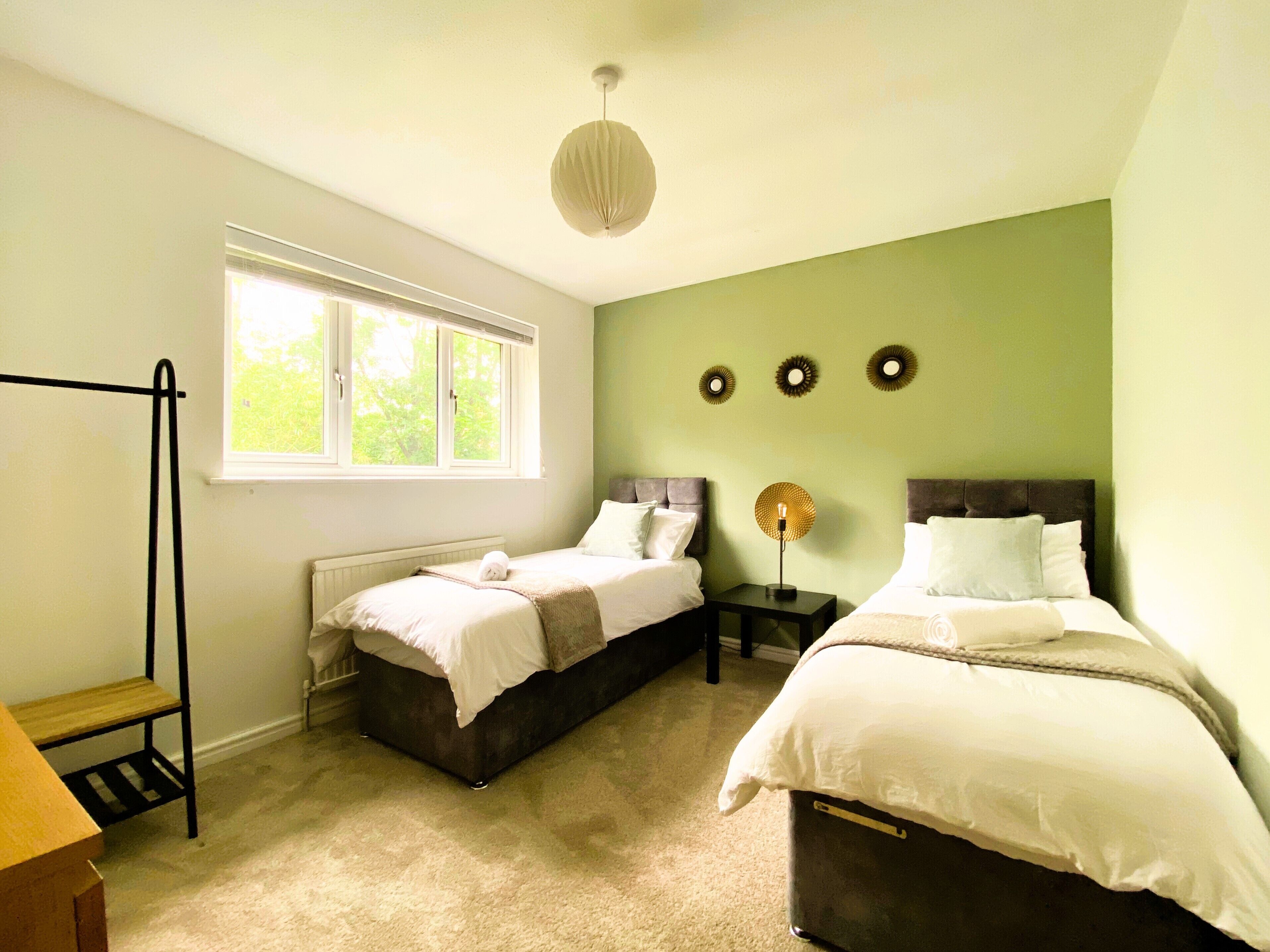 4 bedrooms, desk, iron/ironing board, WiFi
