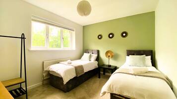 4 bedrooms, desk, iron/ironing board, WiFi