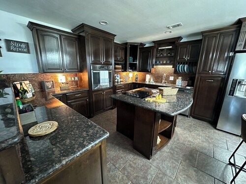 Make yourself at home in this spacious oasis!   Welcome to The Laguna House! 