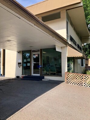 Exterior - Imperial Inn (Great Falls)