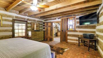 2 bedrooms, desk, internet, bed sheets