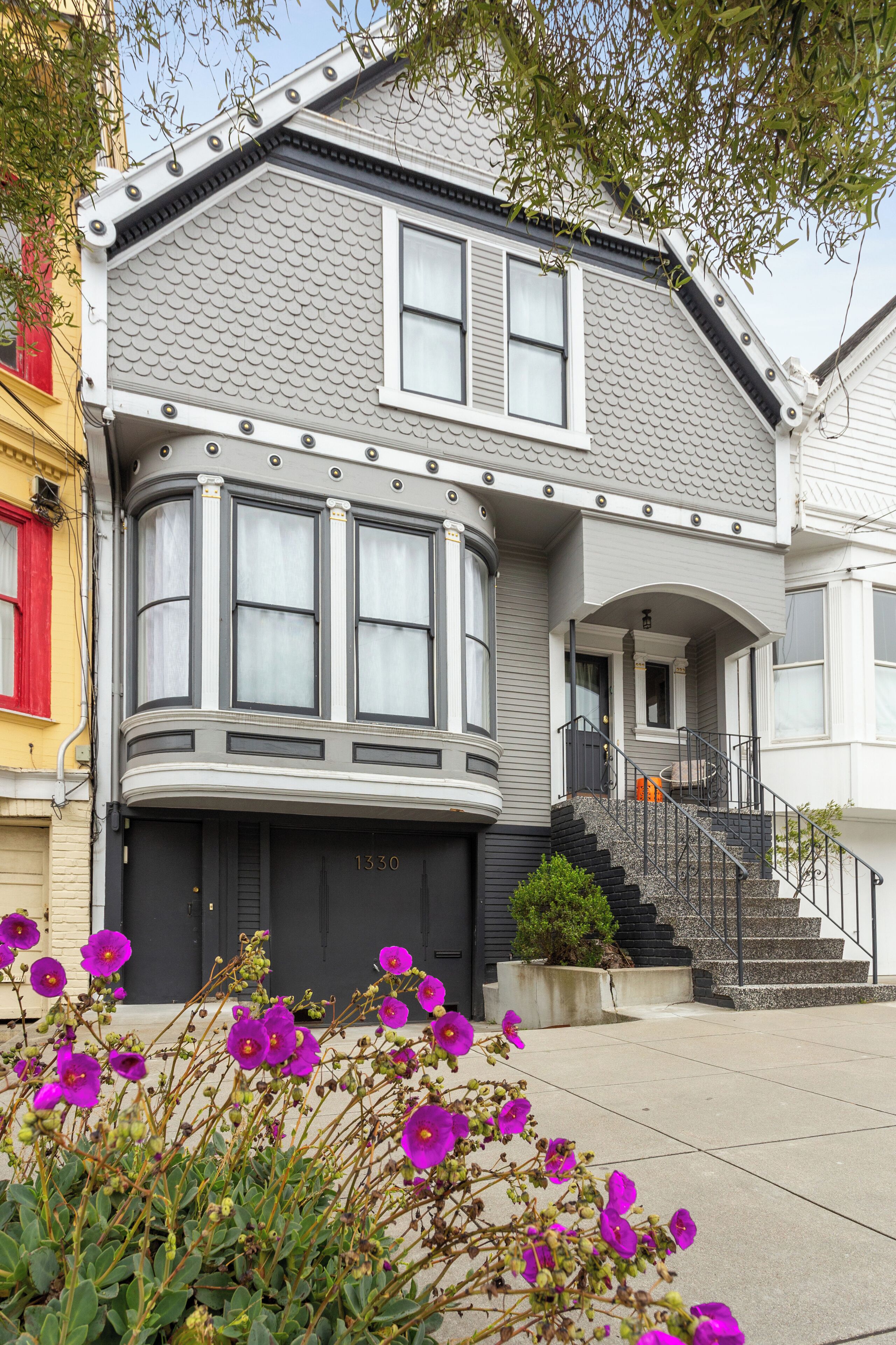 Location, Location! Large 3BR, 3BA SFH 1 block from GGP!