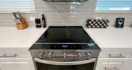 New Modern Lux Home Near Disneyland & Centrally Located in the Heart of OC