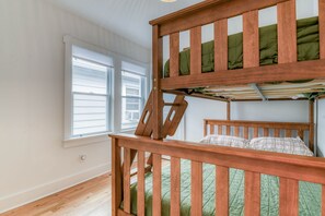 3 chambres, lit de bébé portatif, Wi-Fi, literie fournie