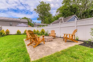 Terrace/patio - Newly renovated, 2 blocks from downtown Bradley Beach, short walk to the beach! (Neptune City)