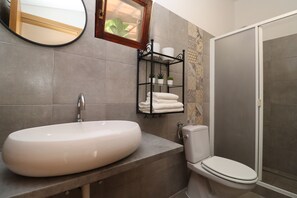 Shower, hair dryer, bidet, towels - Villa Eufemia - 3 apartments for your perfect vacation :) (Muntić)