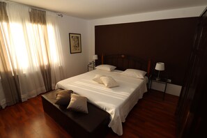 4 bedrooms, free WiFi, bed sheets