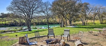 Glamping, Vintage RV San Marcos Water Front Style! One Acre! No Pets!