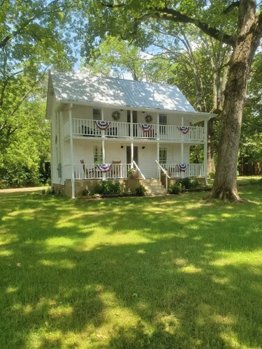 Small 1897 Farm House, super cozy on two acres
