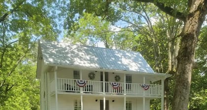 Small 1897 Farm House, super cozy on two acres