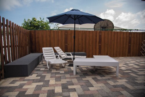 Stylish 2BR 1Bath APT with Pool and Deck, a stone's throw from St. Lawrence Gap.