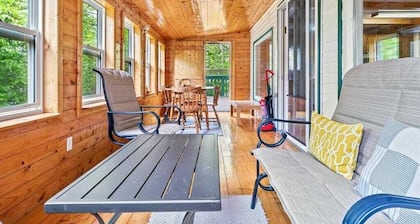 June's Haven" is a picturesque lakeside cottage perfect for fishing