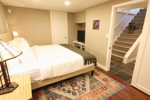 4 bedrooms, desk, iron/ironing board, travel cot
