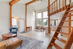 Interior - Teton Cabin- Free Bikes/ Paddle Boards/ Kid Gear (Jackson)