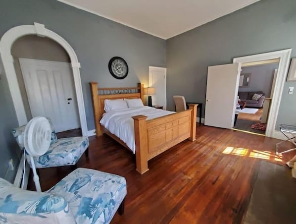 1 bedroom, desk, WiFi - Large Upper 1 bedroom apartment, pet friendly (Auburn)