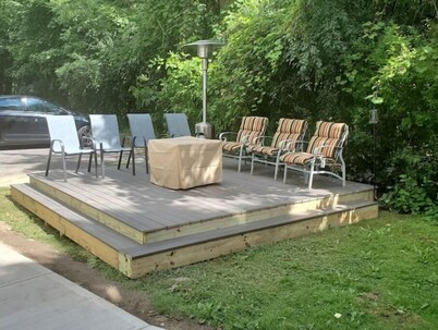 Large Upper 1 bedroom apartment, pet friendly